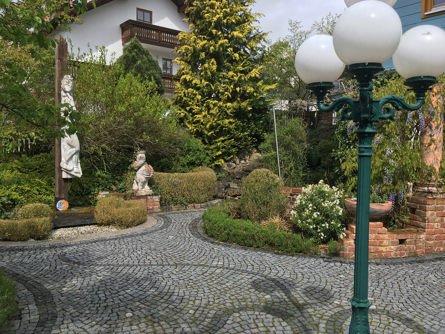 Am Waldrand gelegenes Einfamilienhaus mit ELW und parkähnlichem Garten – Landshut – Vorschaubild 5