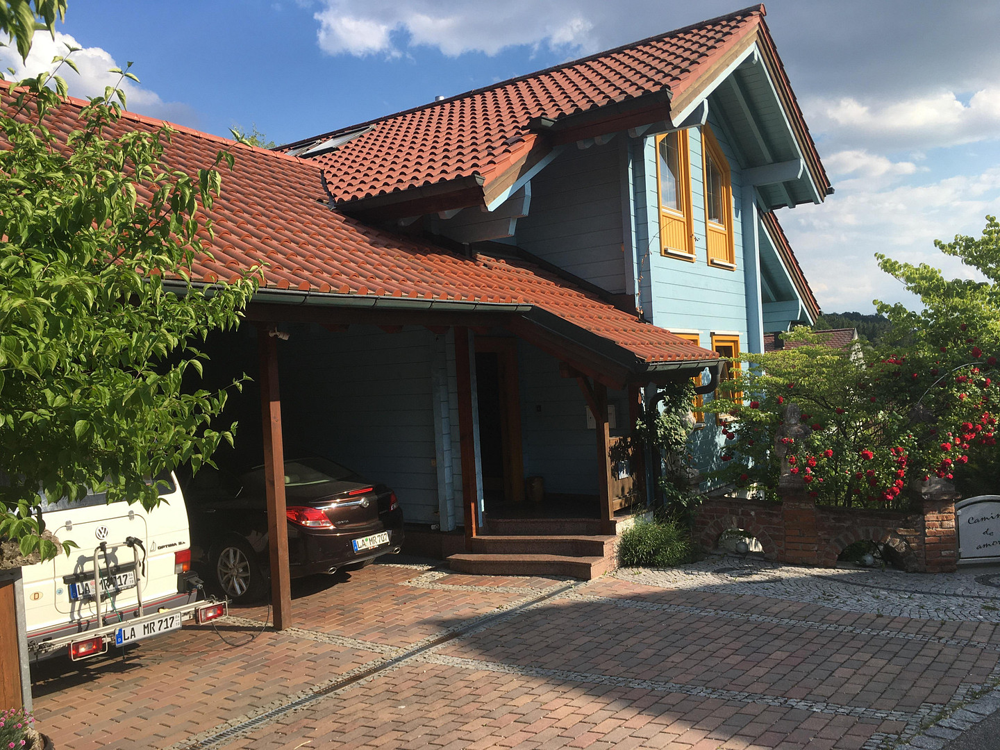 Am Waldrand gelegenes Einfamilienhaus mit ELW und parkähnlichem Garten – Landshut – Vorschaubild 2