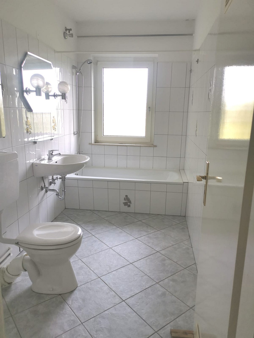 Uninähe, 2 Zimmer, Wohnküche, Einbauküche, begehbarer Kleiderschrank,Gartennutzung, Fernblick...... – Wuppertal(Elberfeld) – Vorschaubild 5