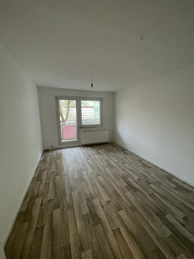 Frisch renovierte und helle 3-Zi. Whg. mit Balkon in Walddrehna – Pilzheide 11, 15926 Walddrehna – Vorschaubild 2