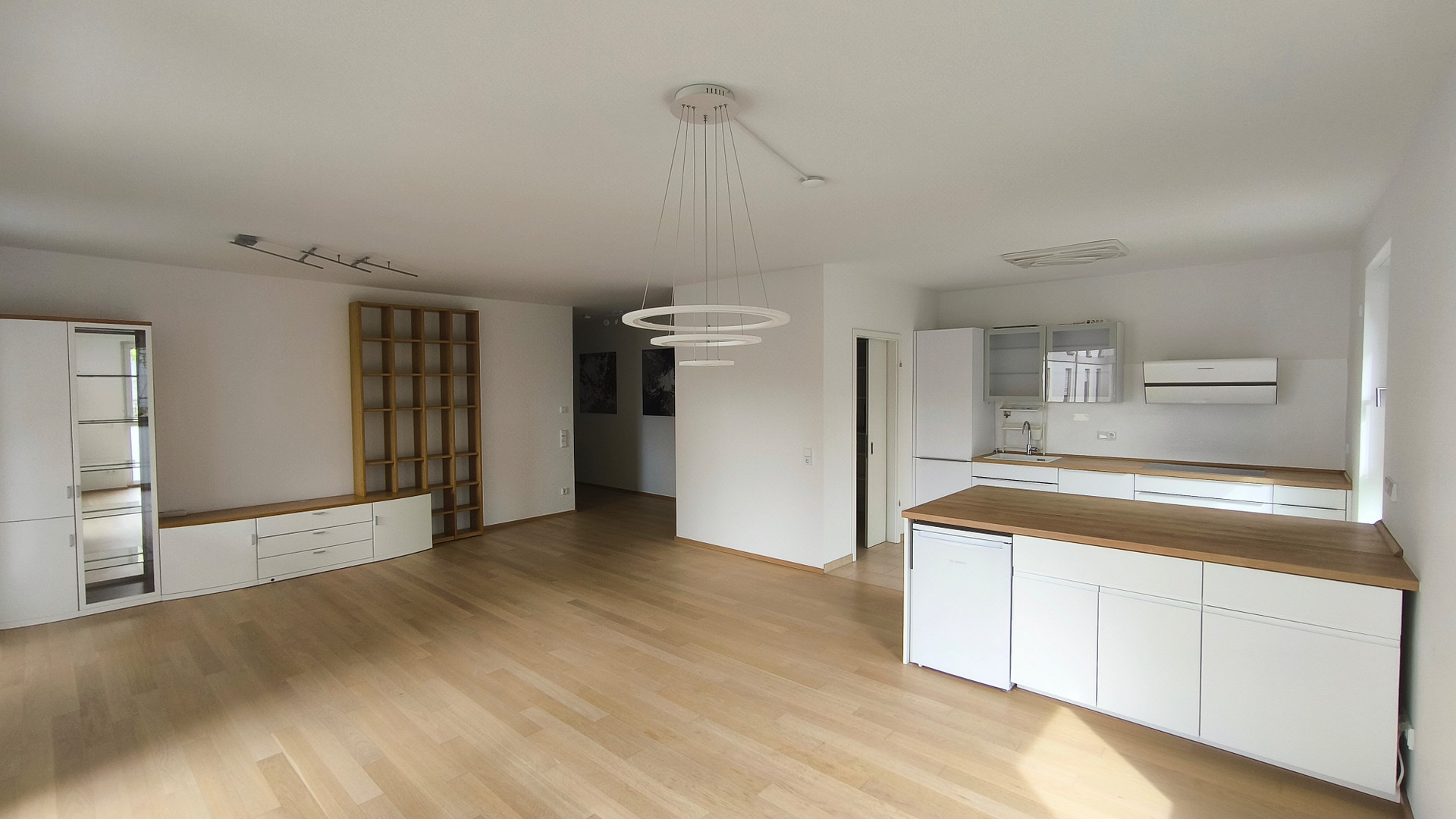 Großzügige 3 Zimmer Wohnung zentral Wiesbaden / 2 Bäder + Tiefgaragenstellplatz / Wilhelms IX – Rheinstr. 11, 65189 Wiesbaden – Vorschaubild 4