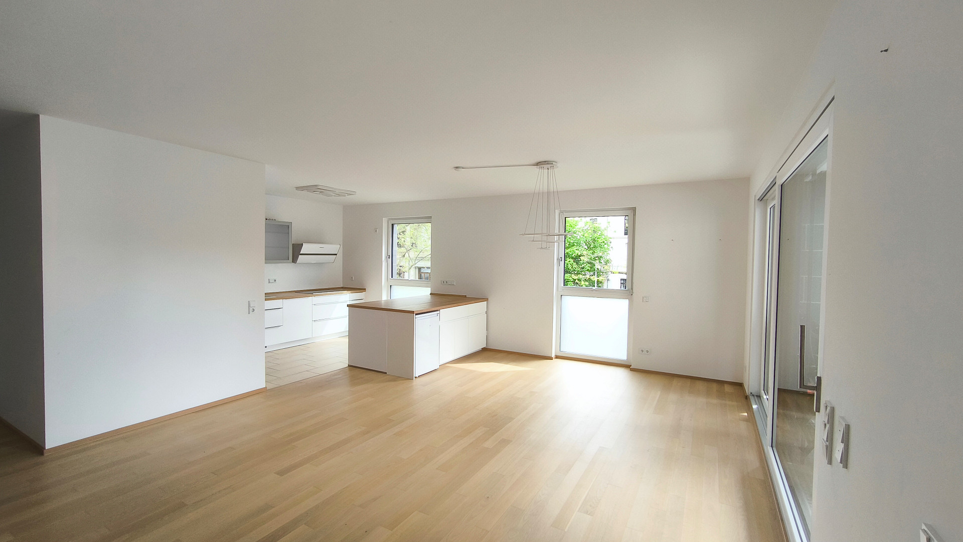 Großzügige 3 Zimmer Wohnung zentral Wiesbaden / 2 Bäder + Tiefgaragenstellplatz / Wilhelms IX