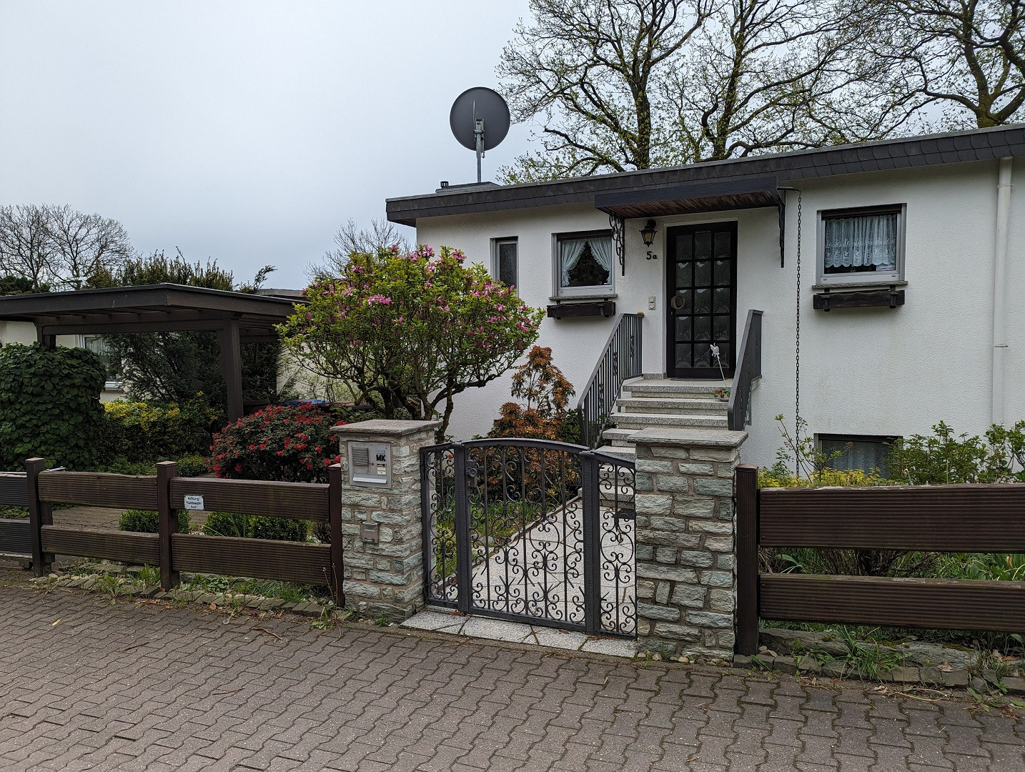 **Ihr neues Zuhause! - Einfamilienhaus mit Einliegerwohnung in ruhiger Lage** – Glashütten-Schloßborn(Schloßborn) – Vorschaubild 2