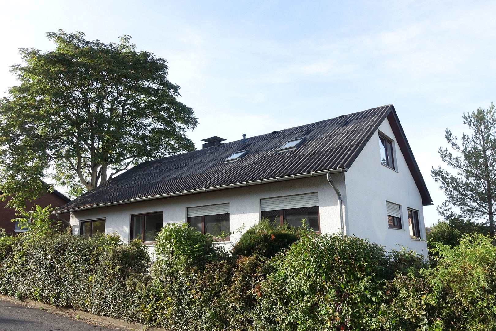 Einfamilienhaus mit Einliegerwohnung (eigener Eingang) ca. 250 m² Wohnfläche – Kiefernweg 1, 65510 Idstein – Vorschaubild 2
