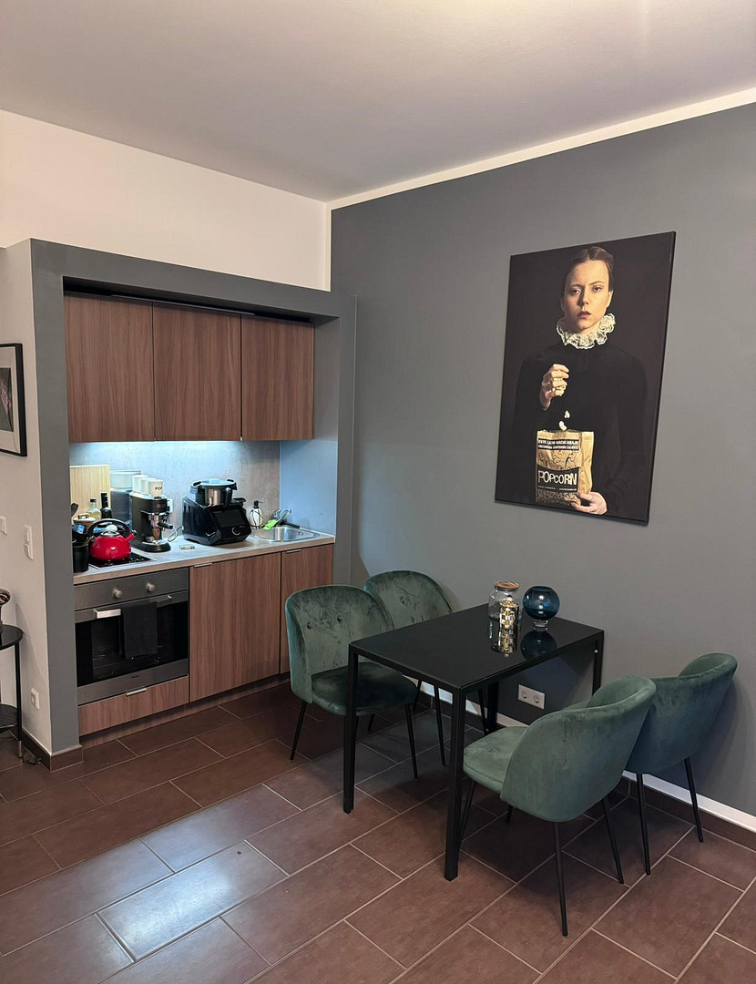 Großes Apartment, Möbiliert, im Zentrum Münchens ab 01.08.26 zu vermieten – Schillerstr.41, 80336 München(Ludwigsvorstadt) – Vorschaubild 2