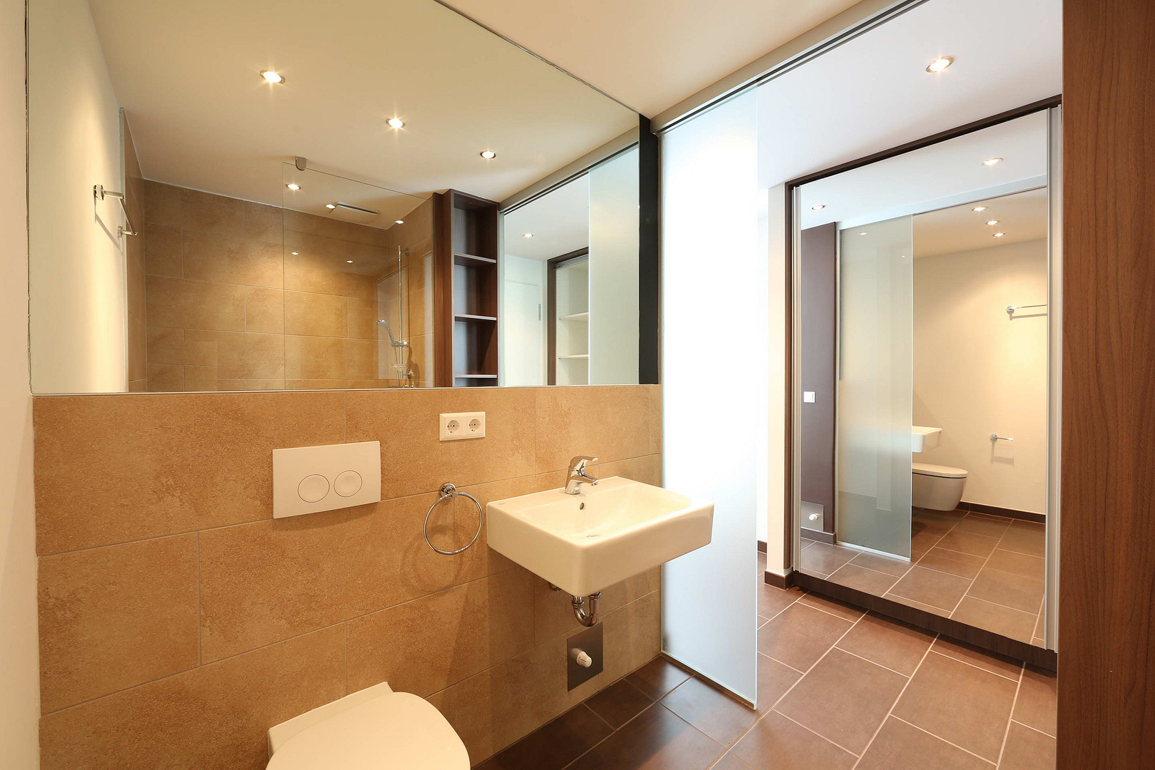 Großes Apartment, Möbiliert, im Zentrum Münchens ab 01.08.26 zu vermieten – Schillerstr.41, 80336 München(Ludwigsvorstadt) – Vorschaubild 7