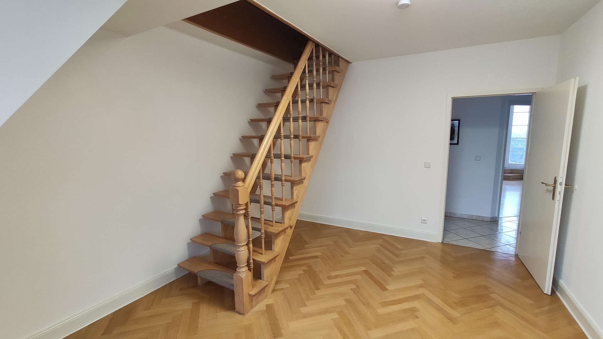 (provisions- u. bezugsfrei) Traumhafte, renovierte 4 Zimmer-Wohnung mit großer Dachterrasse – Berlin(Lankwitz) – Vorschaubild 11