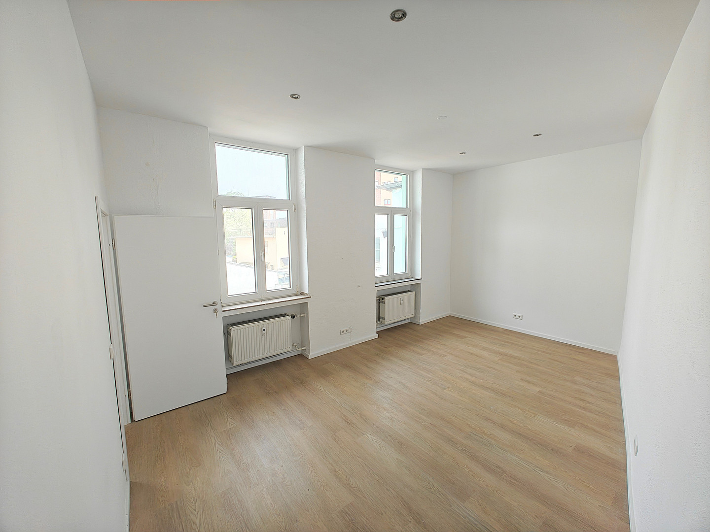 Geräumige 66 m² 2-Zimmer-Wohnung kernsaniert | 1. OG | Parkett/Vinyl & neues Vollbad | Uerdingen – Niederstraße 62, 47829 Krefeld(Uerdingen) – Vorschaubild 3