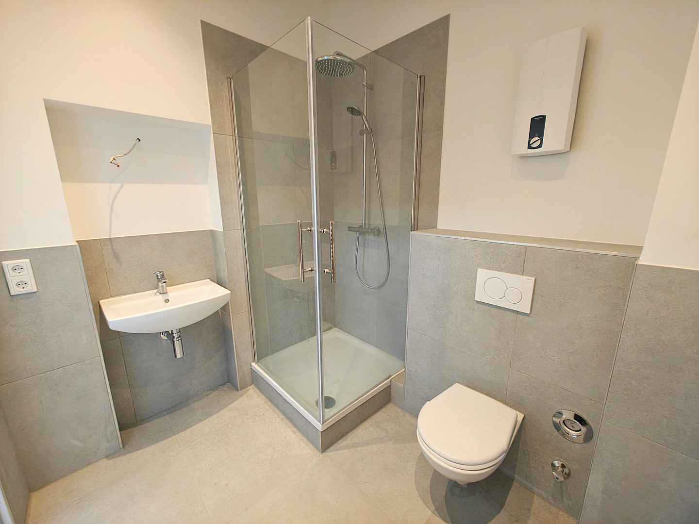 Geräumige 66 m² 2-Zimmer-Wohnung kernsaniert | 1. OG | Parkett/Vinyl & neues Vollbad | Uerdingen – Niederstraße 62, 47829 Krefeld(Uerdingen) – Vorschaubild 4