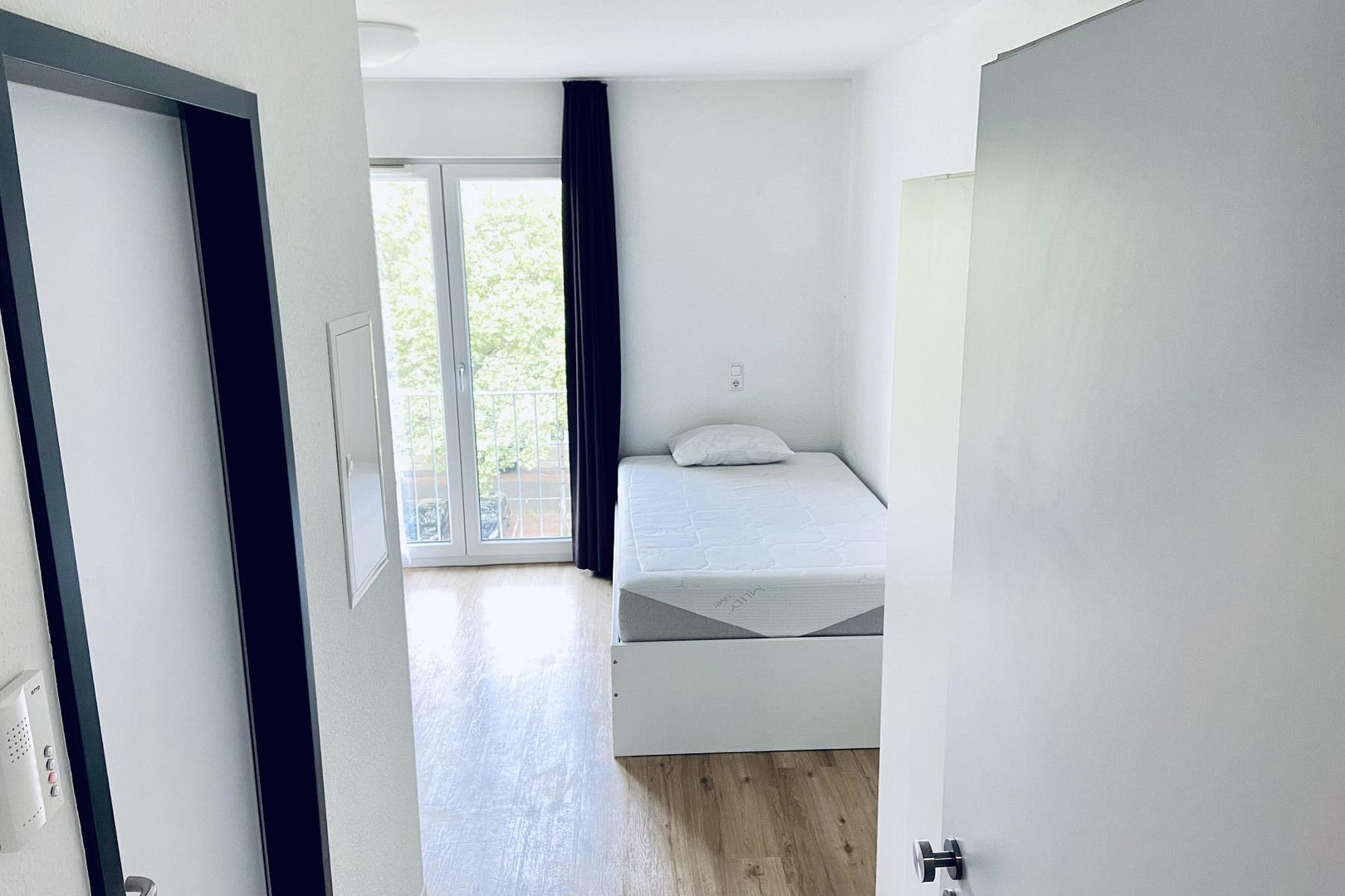 Exklusive möblierte 1-Zimmer Wohnung direkt in der Innenstadt – Wilhelmstraße 74, 38100 Braunschweig – Vorschaubild 2