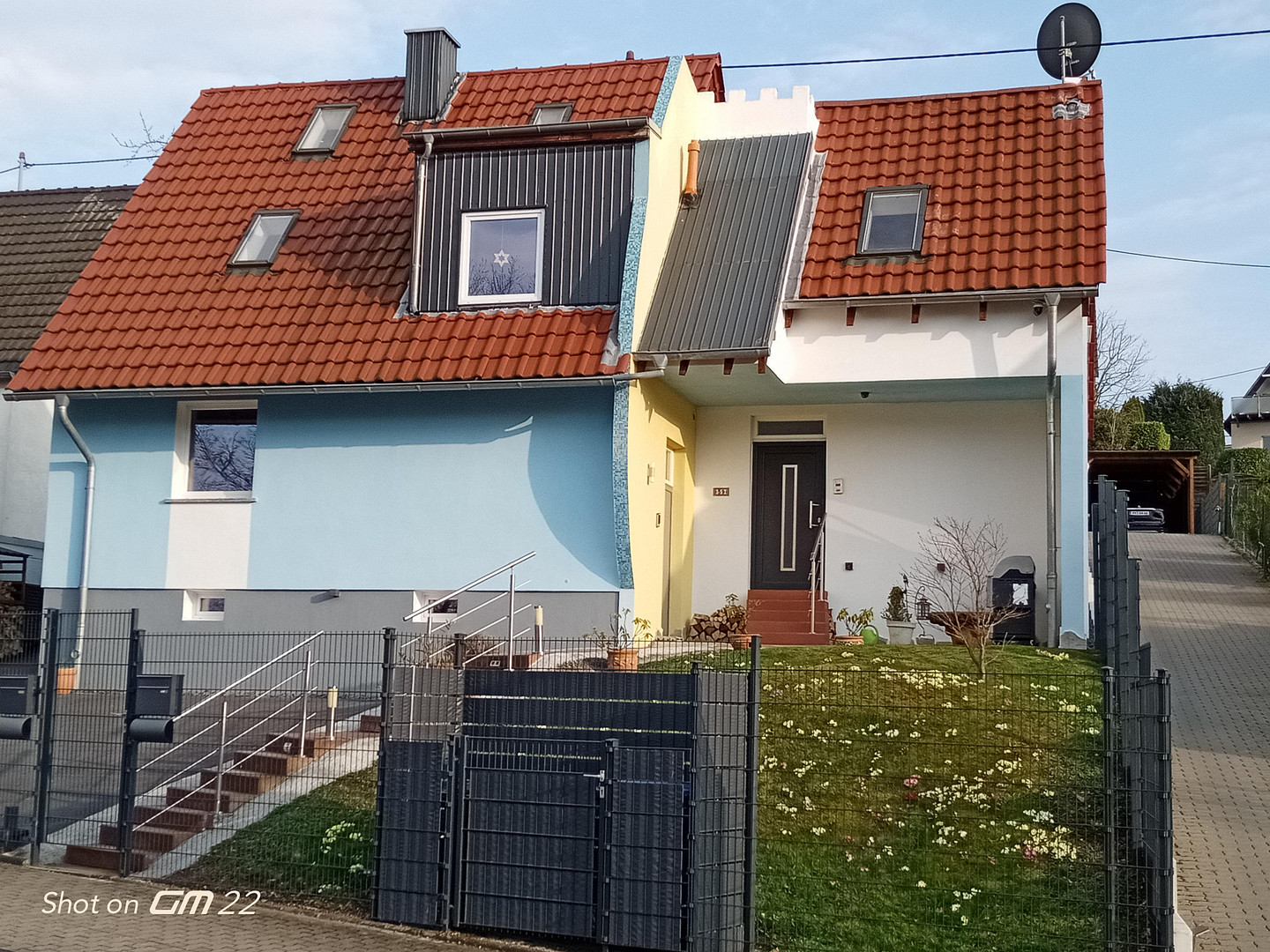 freistehendes Einfamilienhaus mit Einliegerwohnung, saniert und voll möbliert