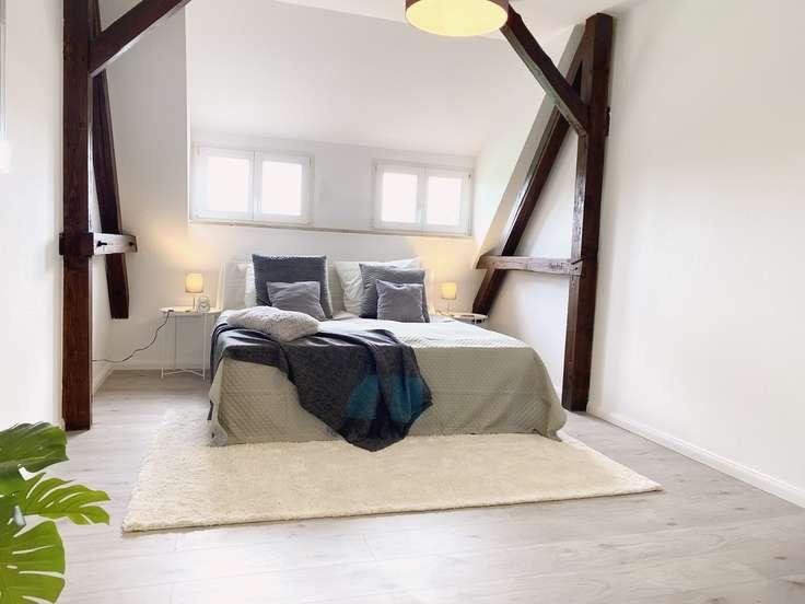Helle 2-Zimmer-Dachgeschosswohnung mit Loggia & charmanten Holzbalken – 4299 Leipzig(Reudnitz-Thonberg) – Vorschaubild 2