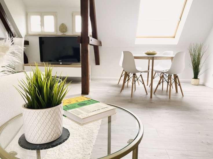Helle 2-Zimmer-Dachgeschosswohnung mit Loggia & charmanten Holzbalken – 4299 Leipzig(Reudnitz-Thonberg) – Vorschaubild 4