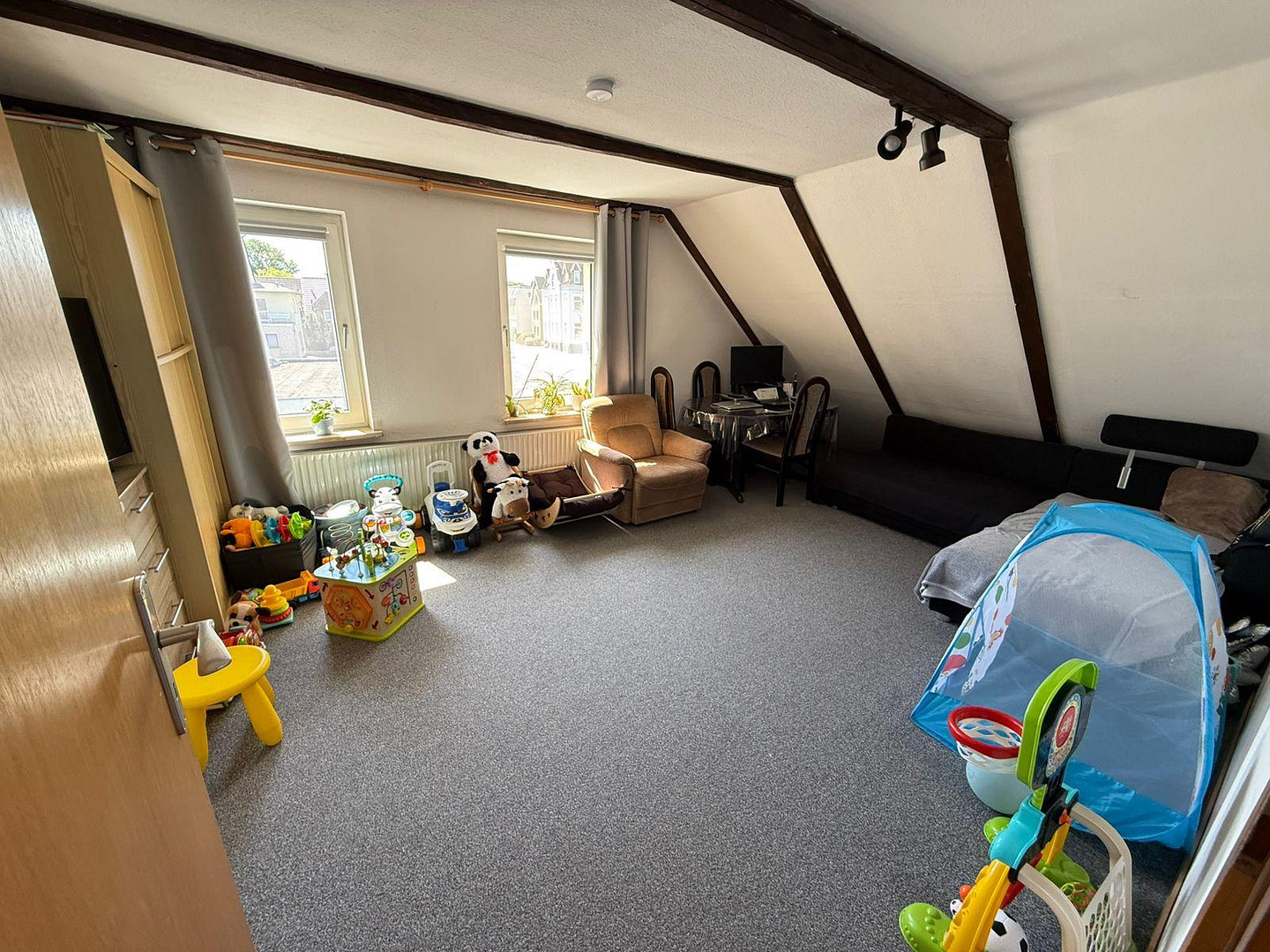 Schnuckelige Dachgeschosswohnung Zentrumsnah in Schleswig – Schleswig – Vorschaubild 2