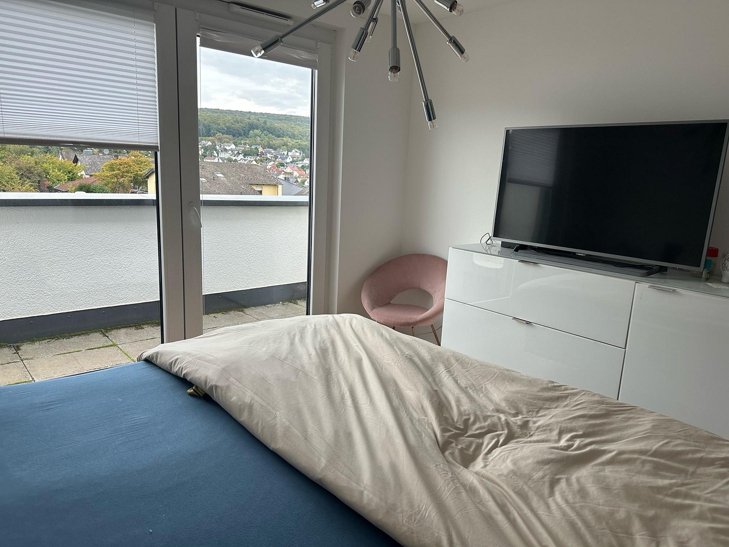 Exklusives Gartenhofhaus mit Garten, 2 Tiefgaragenstellplätzen und moderner Energietechnik – Wiesbaden(Naurod) – Vorschaubild 9