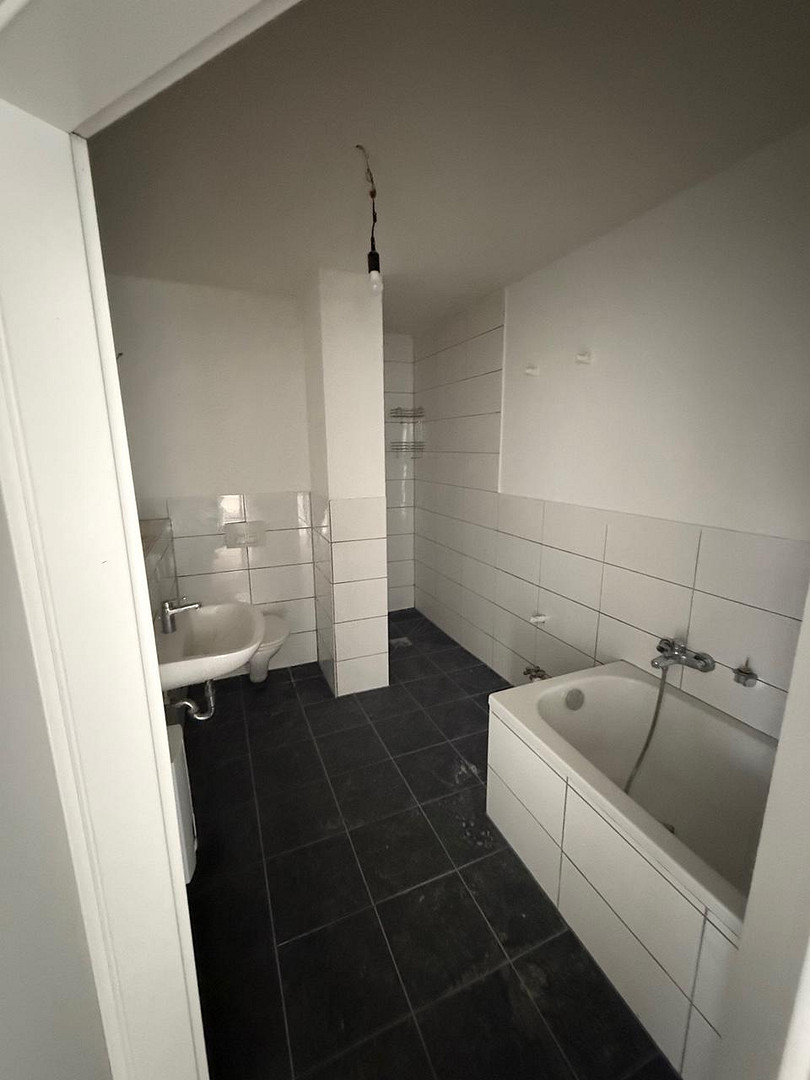 Provisionsfreies Wohn- und Geschäftshaus in Toplage Giesenkirchen – Direkt vom Eigentümer – Konstantinplatz.5, 41238 Nordrhein-Westfalen - Mönchengladbach(Giesenkirchen) – Vorschaubild 40