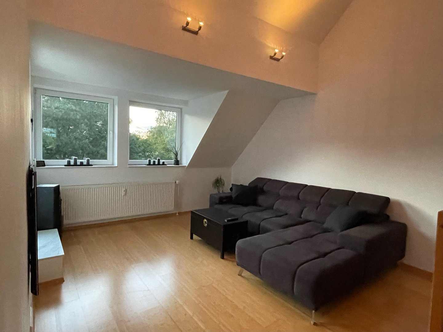 Helle voll möblierte Maisonette-Wohnung auf 2 Ebenen in ruhiger Lage in Hamburg-Eidelstedt – Pflugacker 17 b, 22523 Hamburg(Eidelstedt) – Vorschaubild 2