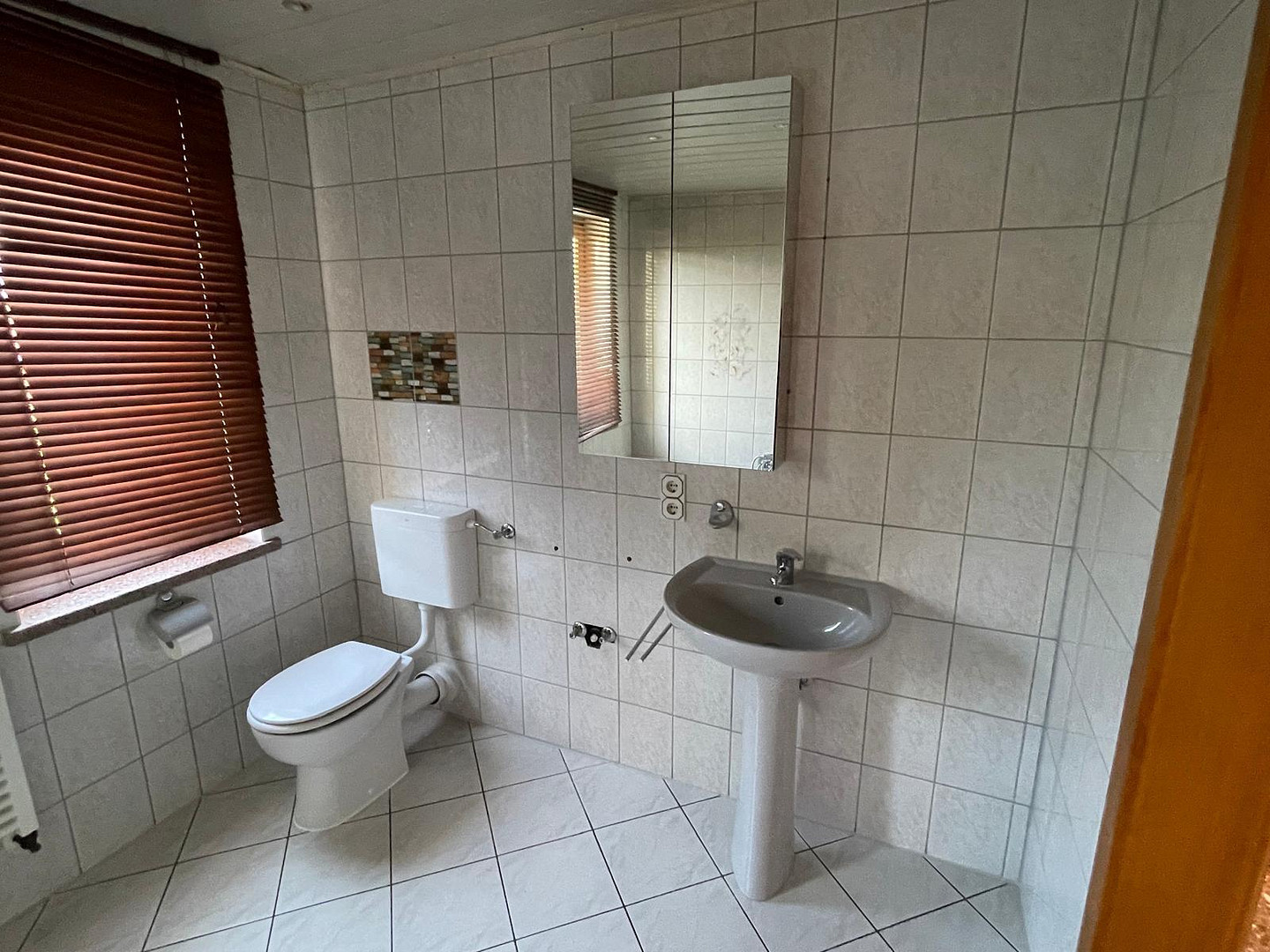 Charmantes 7-Zimmer-Einfamilienhaus mit Terrasse und Garten zu vermieten – 36419 Buttlar(Wenigentaft) – Vorschaubild 6