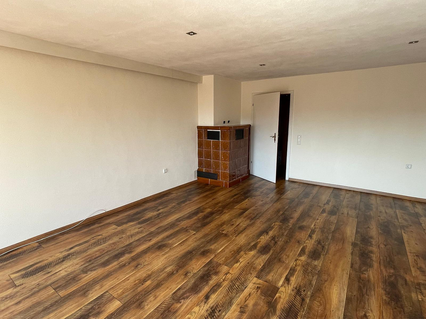 Charmantes 7-Zimmer-Einfamilienhaus mit Terrasse und Garten zu vermieten – 36419 Buttlar(Wenigentaft) – Vorschaubild 2