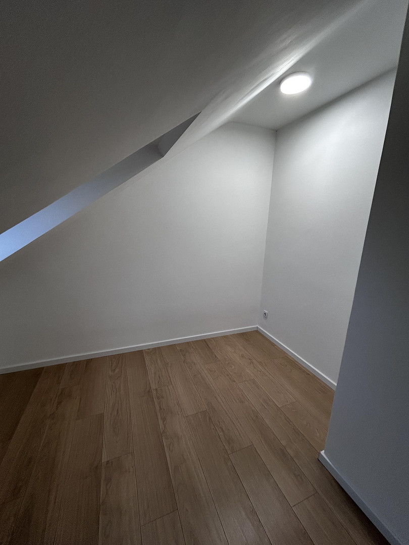 Modernisierte Dachgeschosswohnung mit Charme – 2 Zimmer in Mönchengladbach-Rheydt