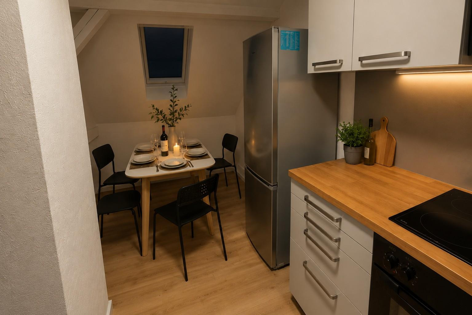 Wunderschöne 3 Zi Dachgeschoss Wohnung mit Balkon und Küche – Konradstr., 90429 Nürnberg(Muggenhof) – Vorschaubild 2