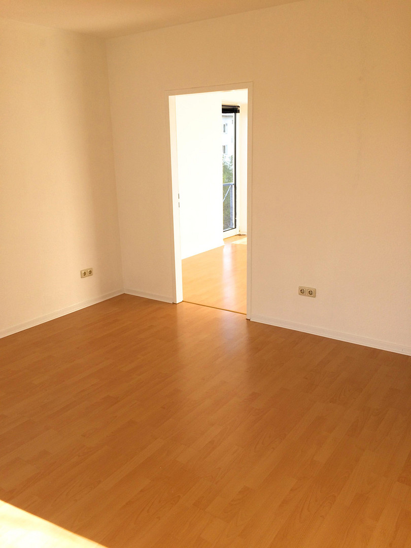 Aufzug*EBK*Balkon*moderne Heizung* – Jugenheimer Str. 48a, 60528 Frankfurt am Main(Niederrad) – Vorschaubild 6