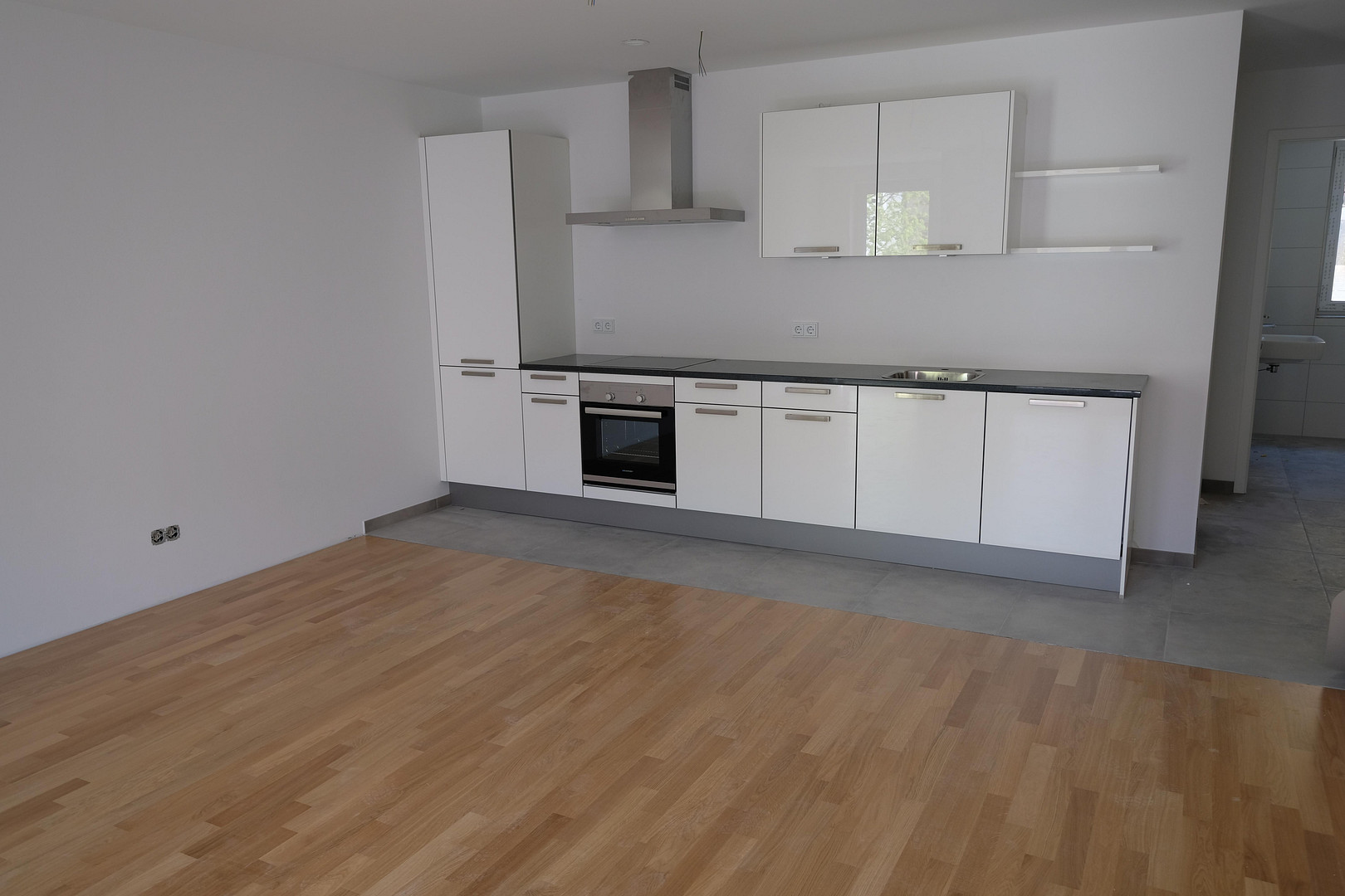 2-Zimmer-Wohnung mit Einbauküche und Balkon im Zentrum zu vermieten! – Foto 4