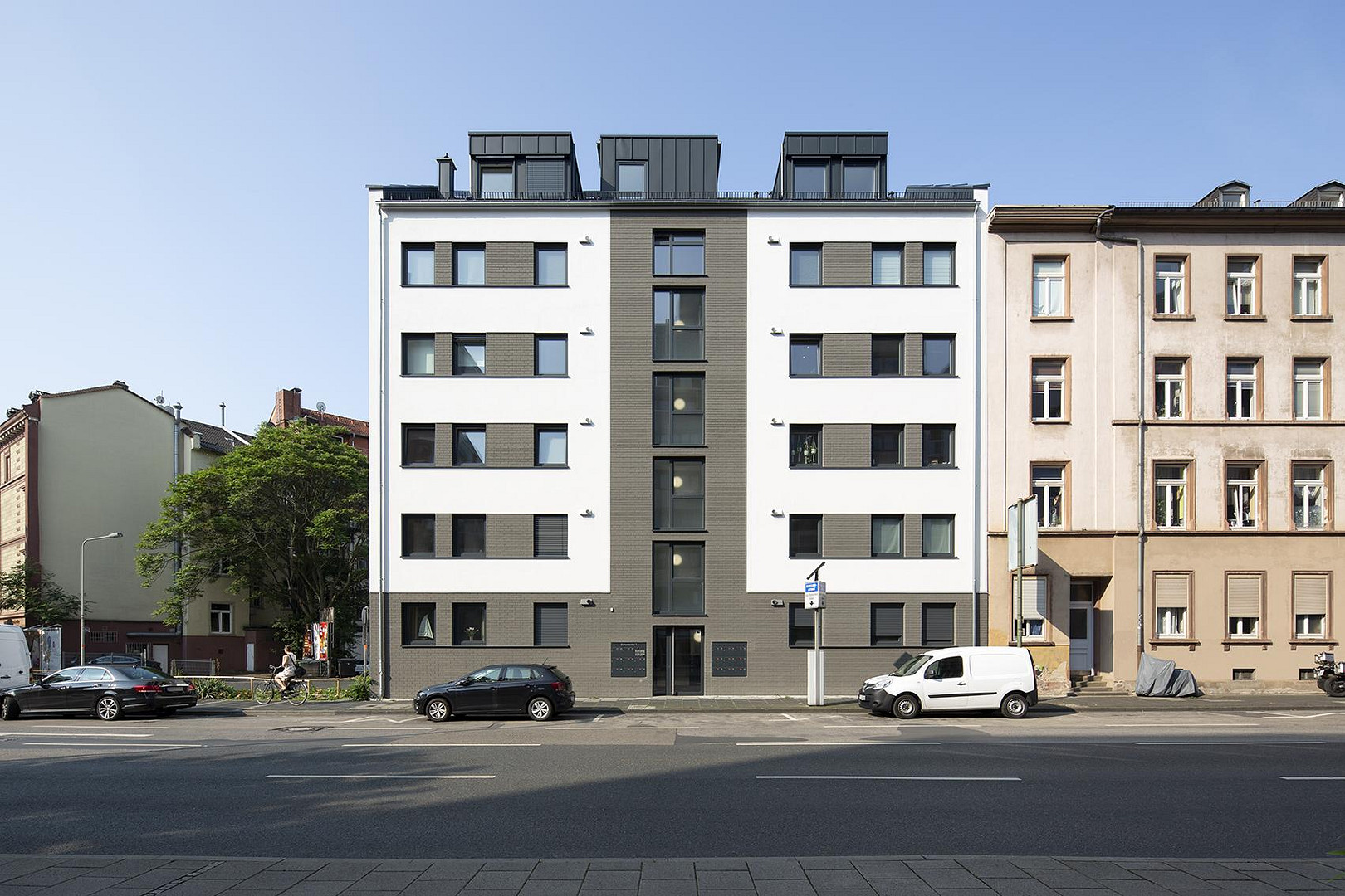 2-Zimmer-Wohnung mit Einbauküche und Balkon im Zentrum zu vermieten! – Foto 2