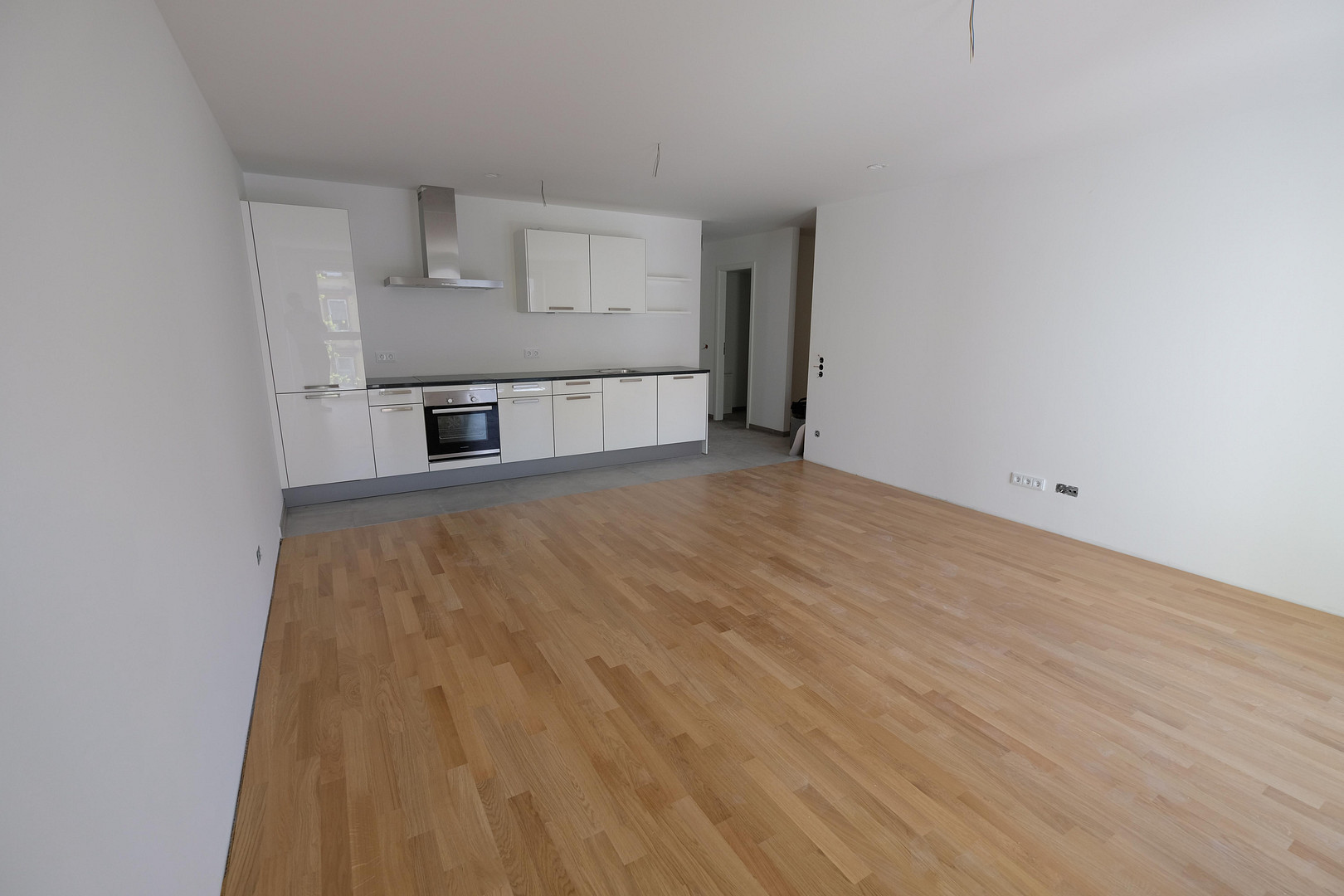 2-Zimmer-Wohnung mit Einbauküche und Balkon im Zentrum zu vermieten! – Foto 5