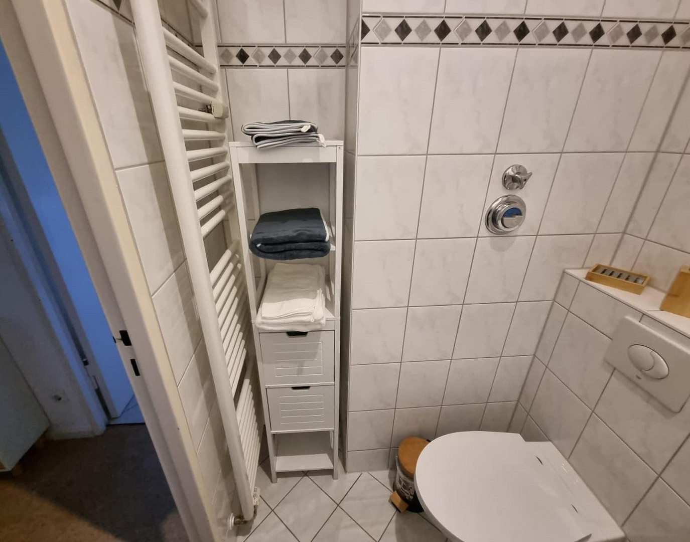 Helle, geräumige, möblierte Wohnung mit Balkon in zentraler Lage nahe U Alt-Mariendorf – 12107 Berlin(Mariendorf) – Vorschaubild 7