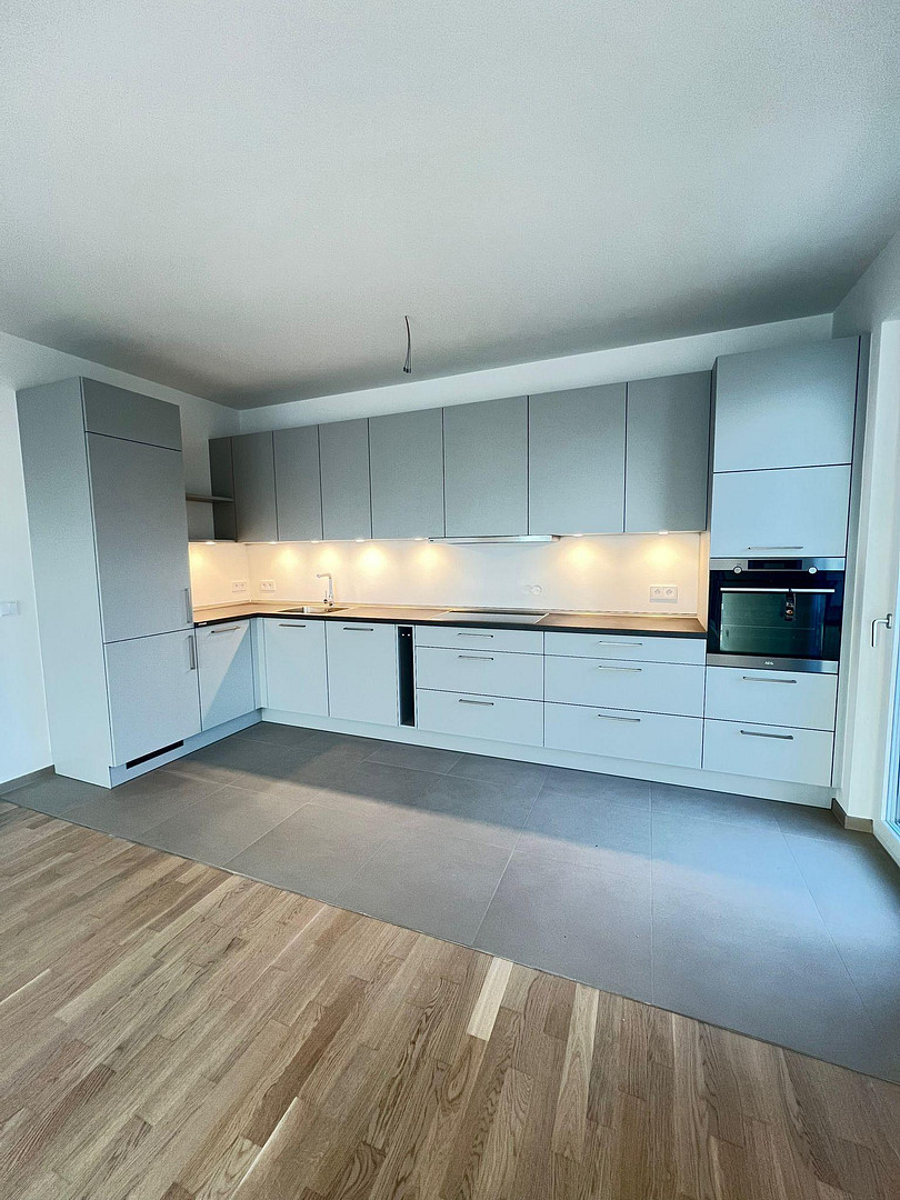 Moderne 4-Zimmer Wohnung mit Südbalkon, Einbauküche und Tiefgaragenstellplatz (Neubau), von privat – Foto 4