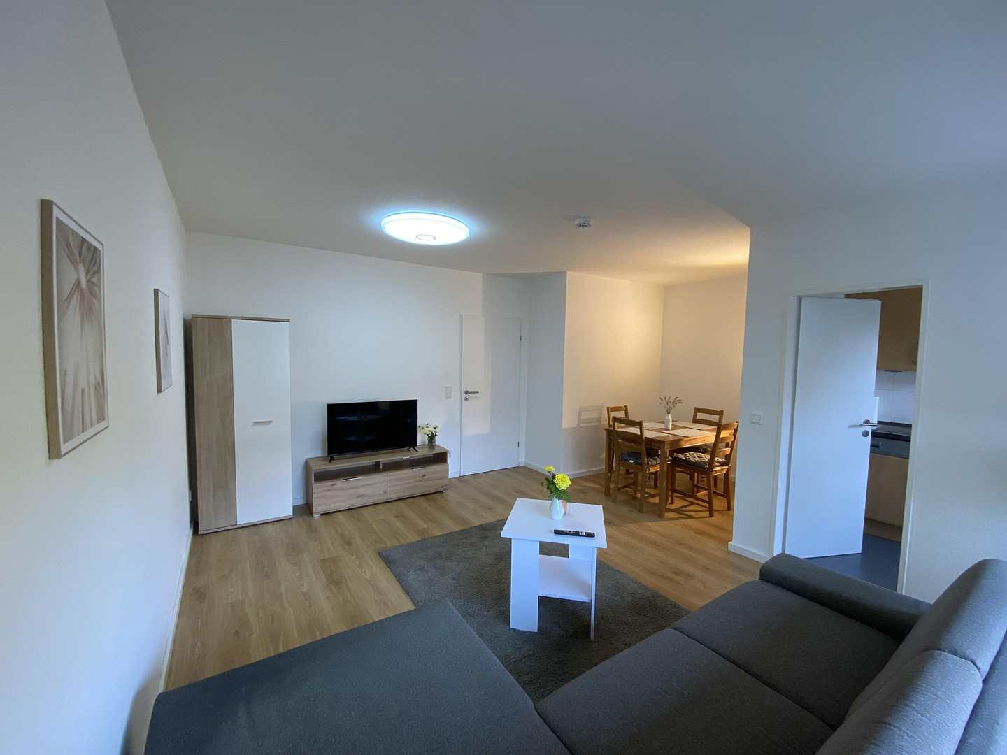 Möblierte Appartement in ruhiger Lage mit Balkon und Aufzug – Adlerstr. 46, 40882 Ratingen(Homberg) – Vorschaubild 2