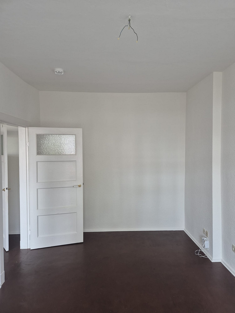 Schlafzimmer, links Wohnzimmer