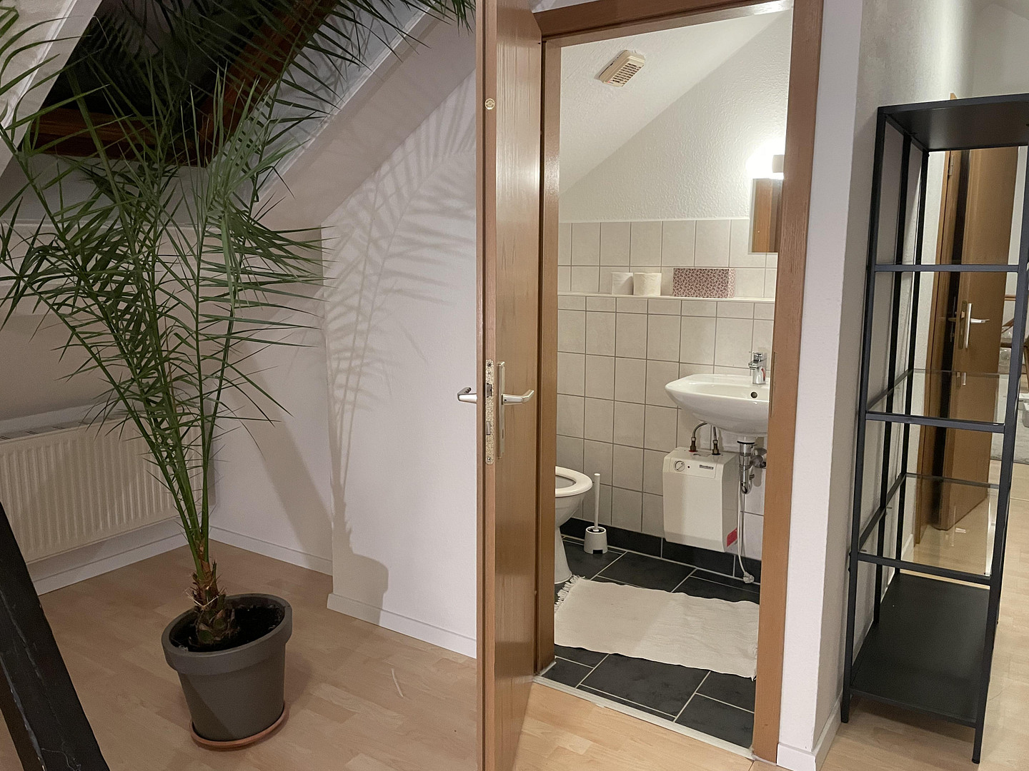 Möblierte 3 Zimmer Maisonette Wohnung in zentraler Lage zu vermieten – Mariannenstrasse 45, 4315 Leipzig(Neustadt-Neuschönefeld) – Vorschaubild 5