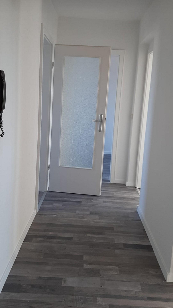 Helle 3-Raum-Wohnung in ruhiger Lage bei Döbeln – Tageslichtbad, EBK & Stellplatz möglich – 4720 Döbeln(Lüttewitz) – Vorschaubild 2