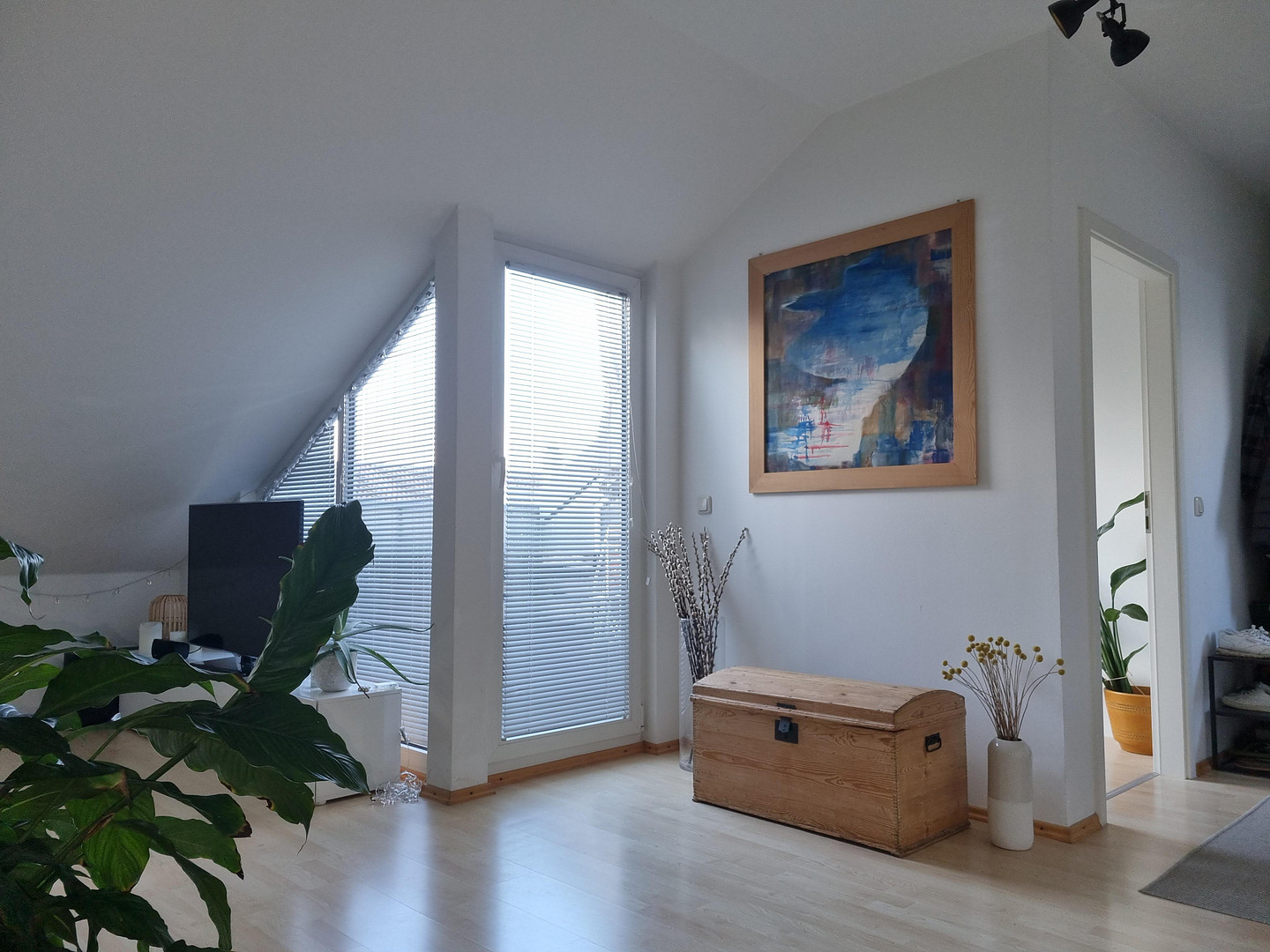 Helle 2,5 Zimmer Dachgeschoss Wohnung – Scheinerstrasse 18, 85051 Ingolstadt – Vorschaubild 2