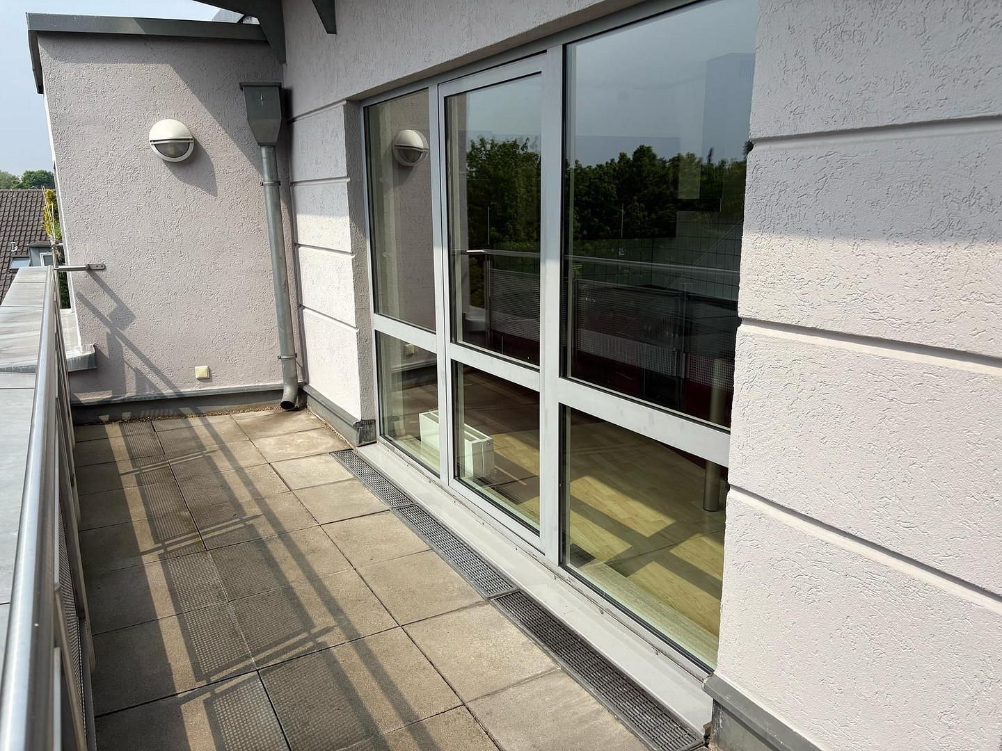 Penthouse mit EBK Und Dachterrasse im Grünen – Foto 2