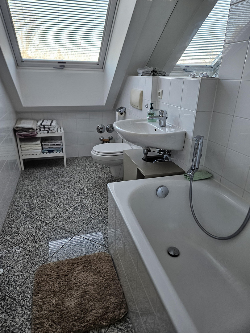 Möblierte 2-Zimmer-Wohnung mit Balkon, TG-Stellplatz und WLAN – ideal für Expats – Lerchenauer Str. 176, 80935 München(Feldmoching) – Vorschaubild 10