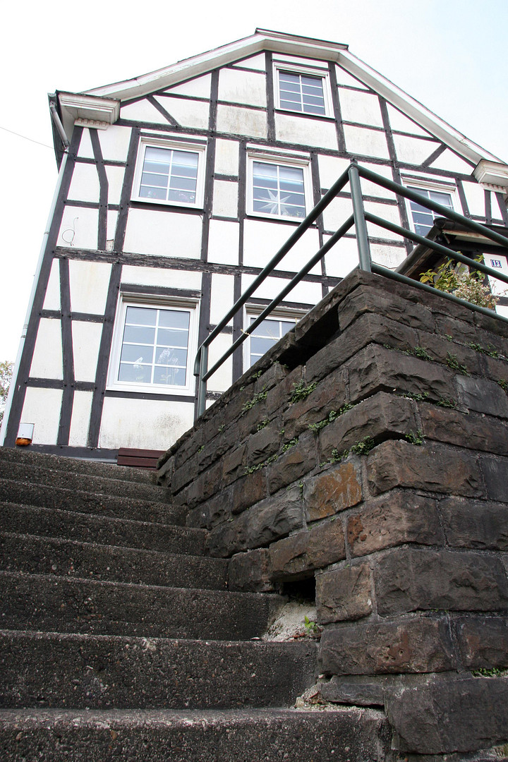 Charmantes Fachwerkhaus mit Potenzial – optionales Gartengrundstück mit eigenem Wupper-Zugang – Kohlfurther Straße 13, 42651 Solingen(Schrodtberg) – Vorschaubild 3
