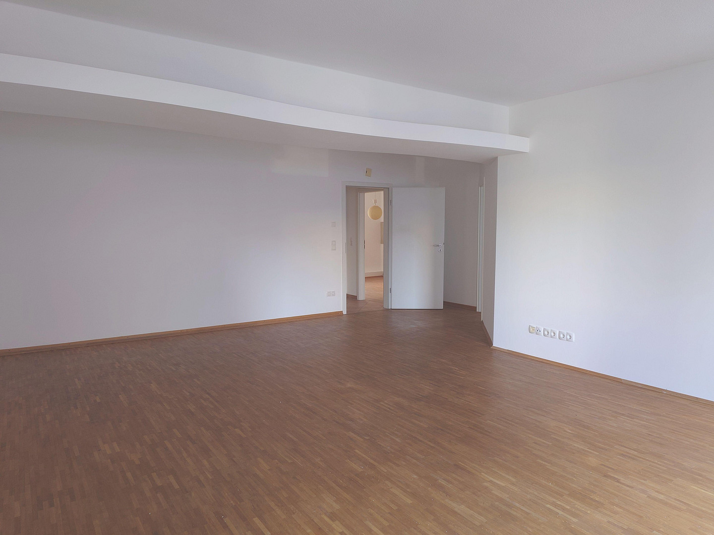 Zentral aber ruhig: Sanierte Wohnung in der City – Blumenstr. 3, 30159 Hannover(Mitte) – Vorschaubild 3