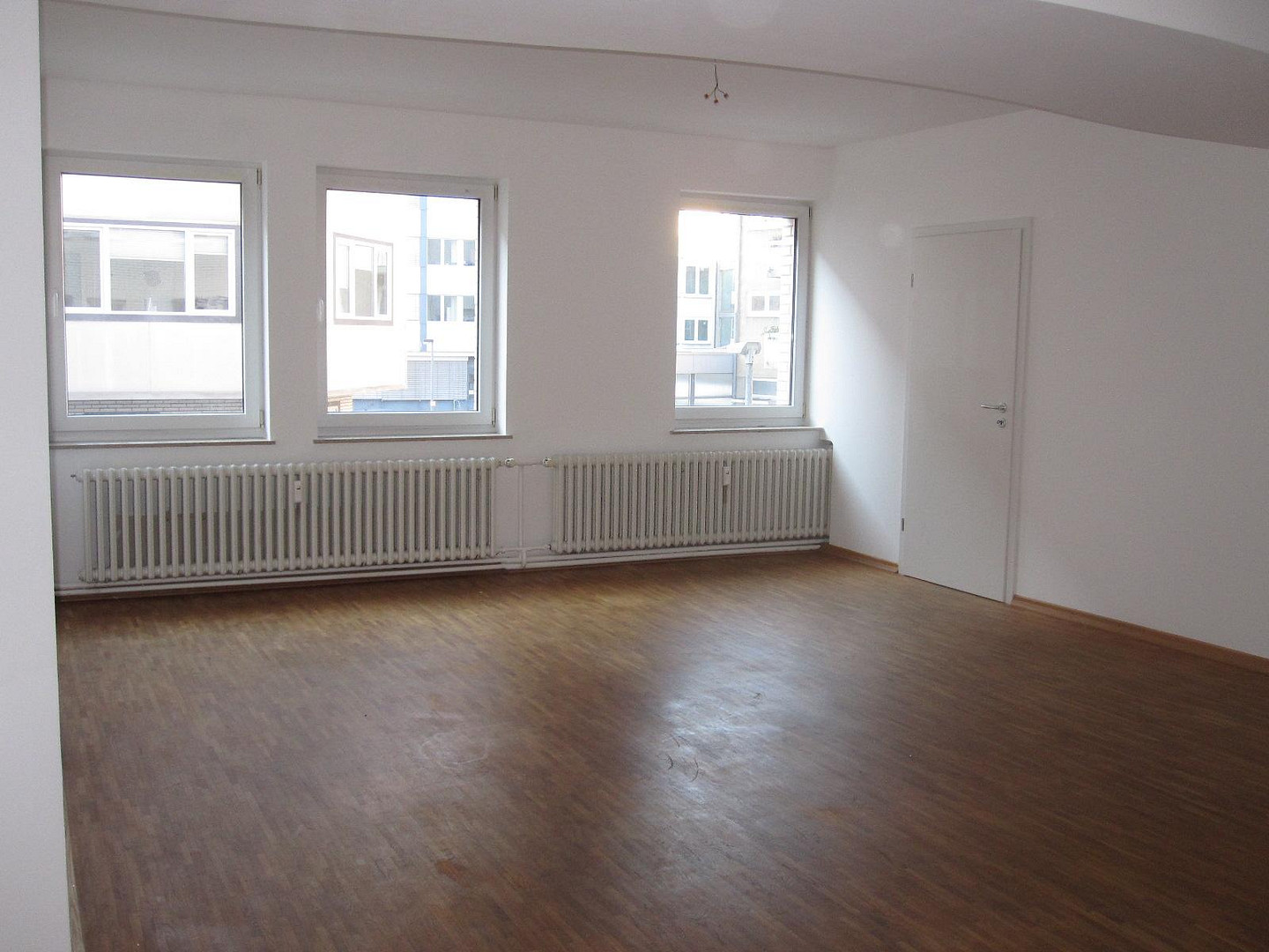 Zentral aber ruhig: Sanierte Wohnung in der City – Blumenstr. 3, 30159 Hannover(Mitte) – Vorschaubild 2