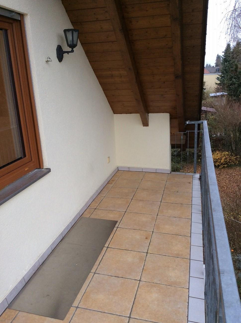 Aussergewöhnliche 3,5-Zi-Maisonette-Wohnung, 2 Wohnebenen, Stadtrandlage, offener Kamin,Einzelgarage – 80999 München(Allach) – Vorschaubild 4
