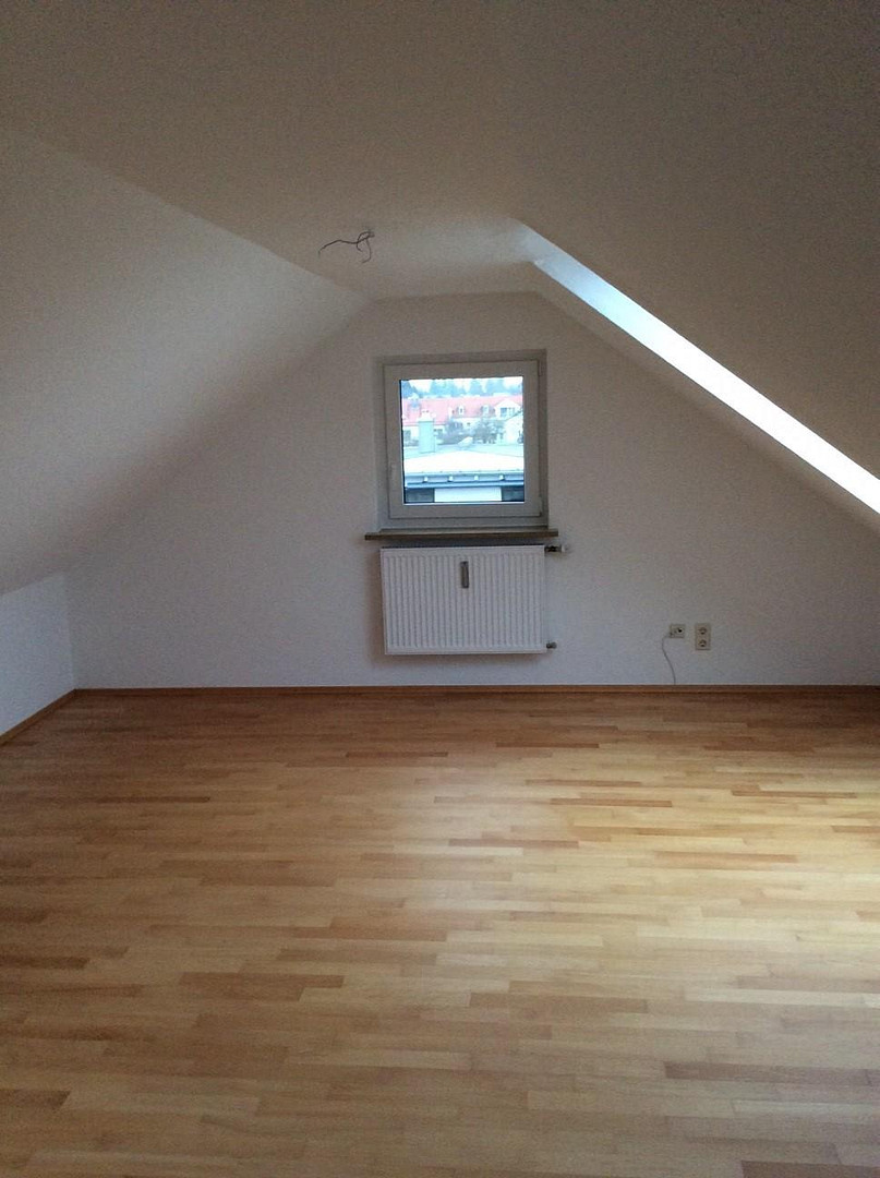 Aussergewöhnliche 3,5-Zi-Maisonette-Wohnung, 2 Wohnebenen, Stadtrandlage, offener Kamin,Einzelgarage – 80999 München(Allach) – Vorschaubild 13