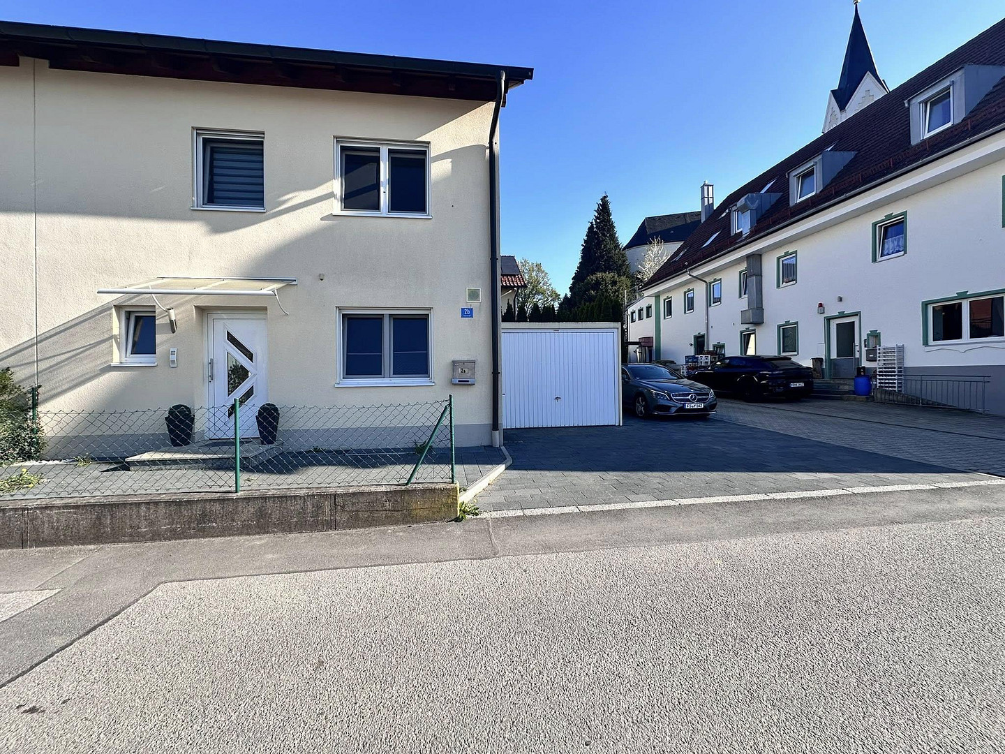 Raumwunder in Bestlage -Stillvolle DHH mit 7 Zimmern & TOP Energieeffizienz A+ – Attenkirchen – Vorschaubild 2