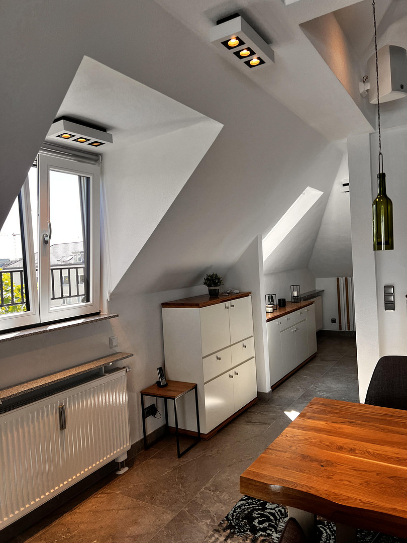 Attraktive voll möblierte 2-Zimmer-Dachgeschosswohnung inkl. TG und Keller U Bahn Harras – Albert-Roßhaupter-Str. 46, 81369 München(Sendling-Westpark) – Vorschaubild 6