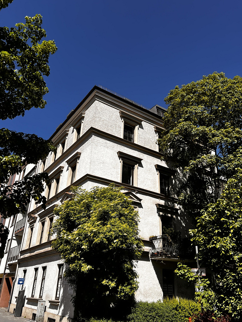 Attraktive voll möblierte 2-Zimmer-Dachgeschosswohnung inkl. TG und Keller U Bahn Harras – Albert-Roßhaupter-Str. 46, 81369 München(Sendling-Westpark) – Vorschaubild 4