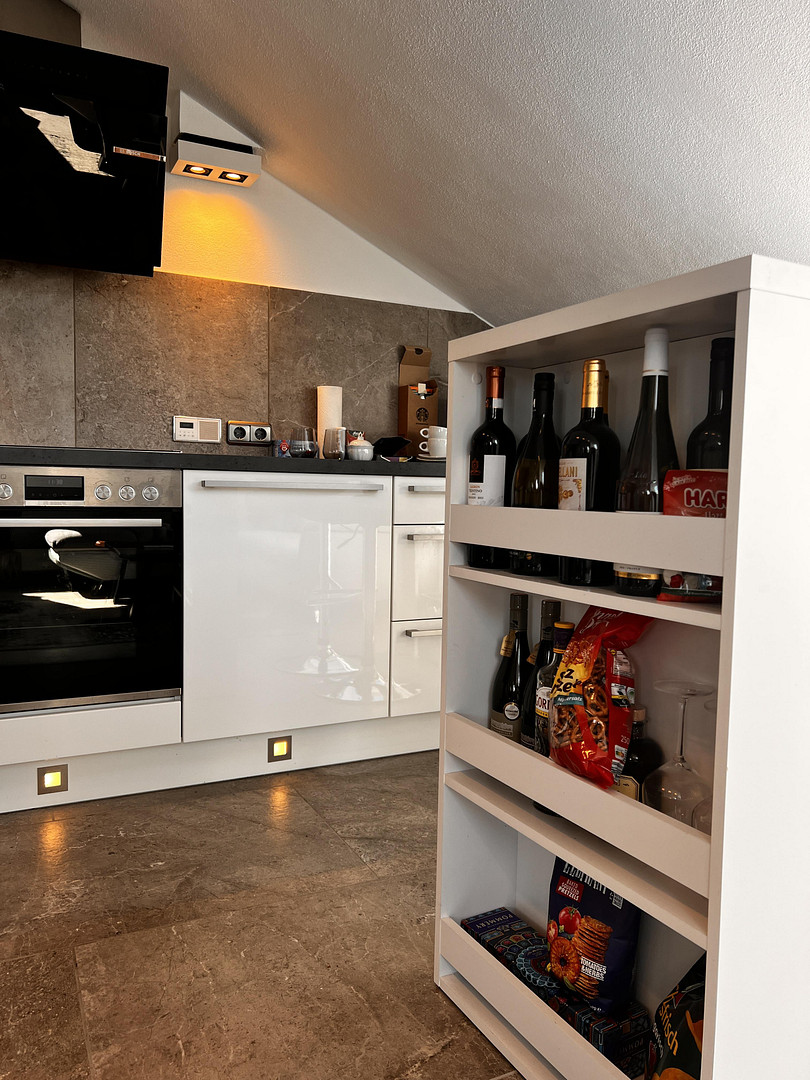 Attraktive voll möblierte 2-Zimmer-Dachgeschosswohnung inkl. TG und Keller U Bahn Harras – Albert-Roßhaupter-Str. 46, 81369 München(Sendling-Westpark) – Vorschaubild 11