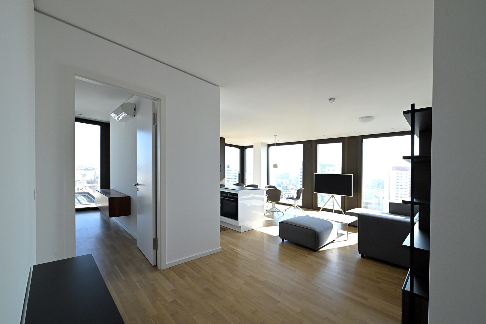 Grandaire Berlin, komplett eingerichtet mit Designermöbeln von Boconcept – Voltairestrasse 11, 10179 Berlin Mitte(Mitte) – Vorschaubild 19