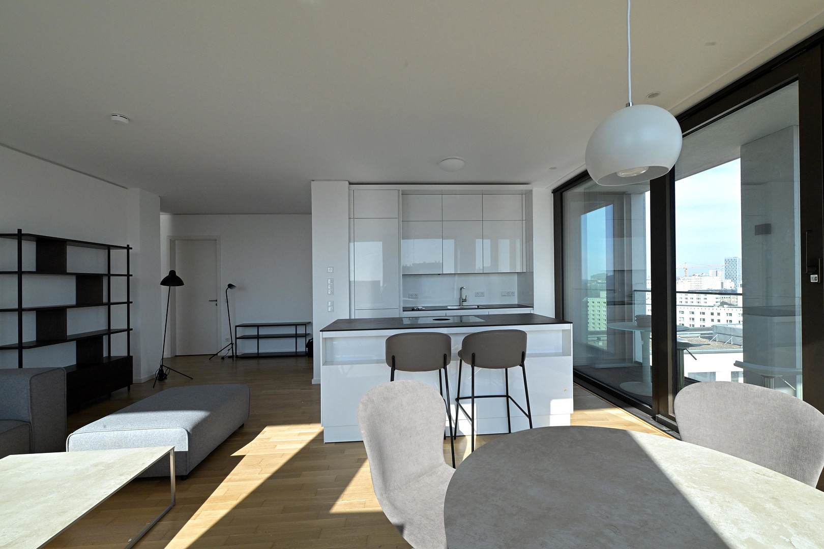 Grandaire Berlin, komplett eingerichtet mit Designermöbeln von Boconcept – Voltairestrasse 11, 10179 Berlin Mitte(Mitte) – Vorschaubild 17