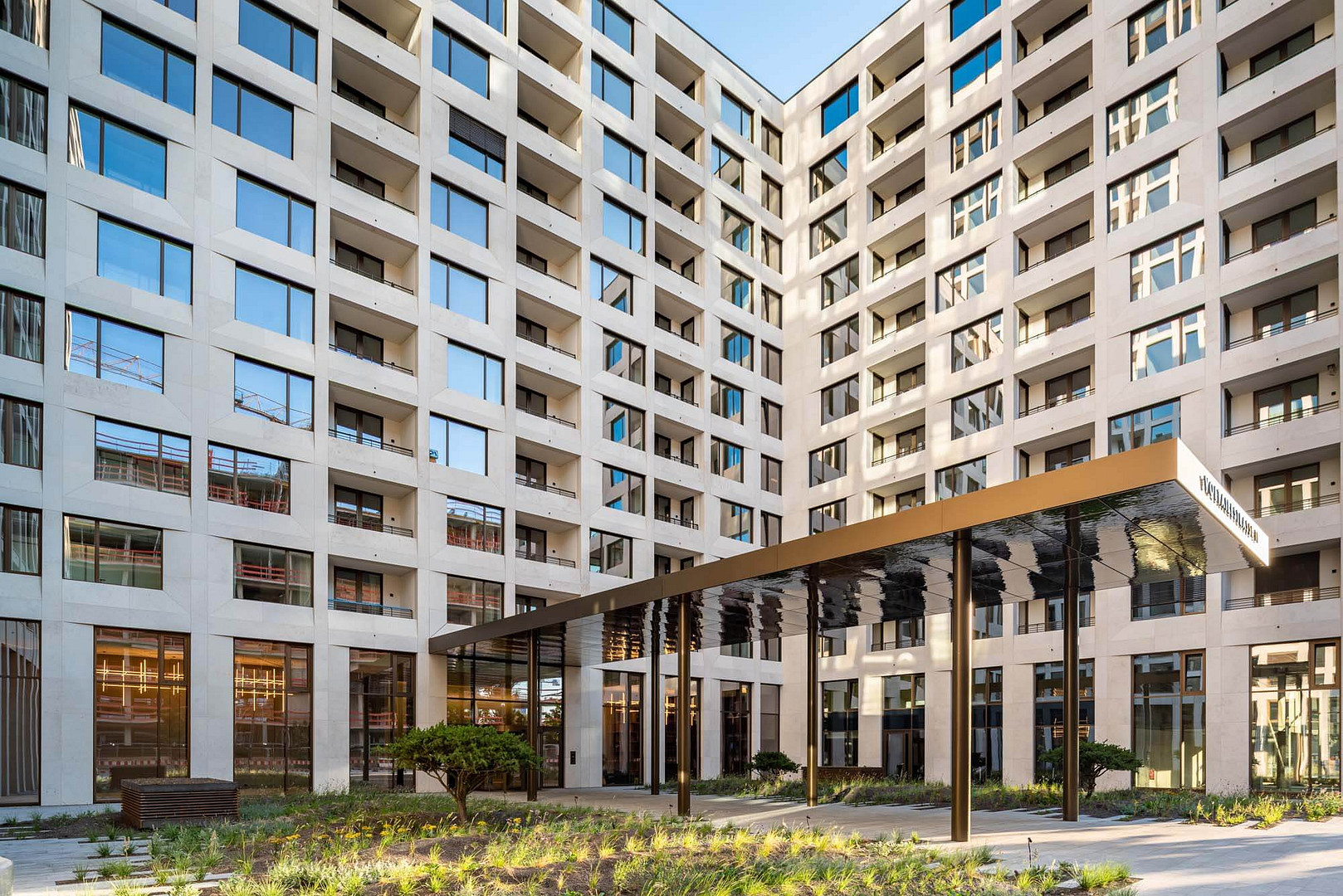 Grandaire Berlin, komplett eingerichtet mit Designermöbeln von Boconcept – Voltairestrasse 11, 10179 Berlin Mitte(Mitte) – Vorschaubild 2